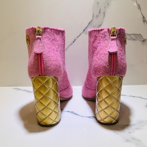 CHANEL PINK CHINE FELT AND GOLD QUILTED HEEL ANKLE BOOTS - Picture 8 of 12